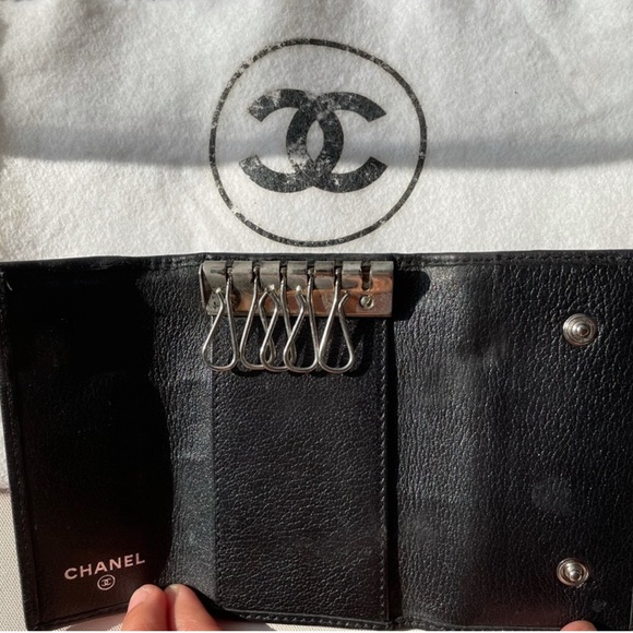 Chanel Camellia Embossed Key Holder - Picture 3 of 4